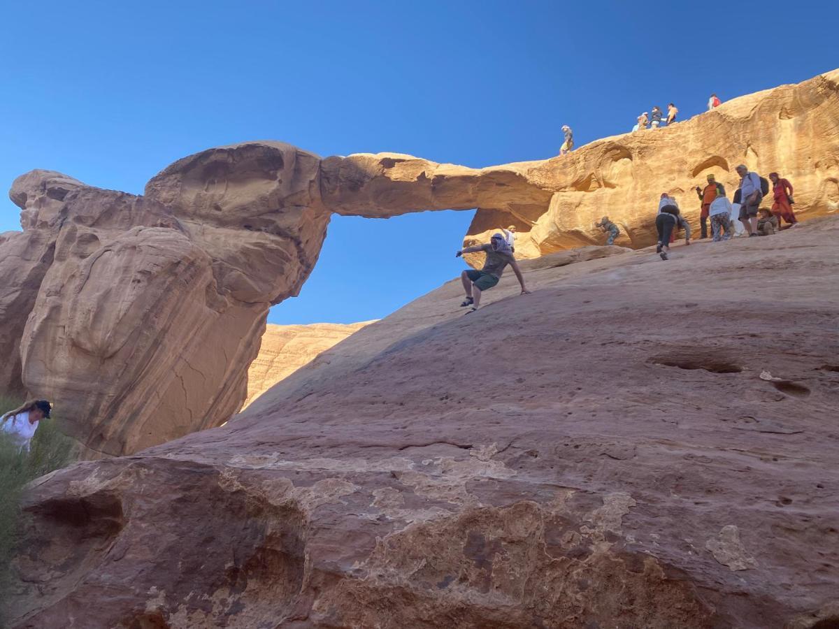 Wadi Rum Hugo Camp Exteriör bild