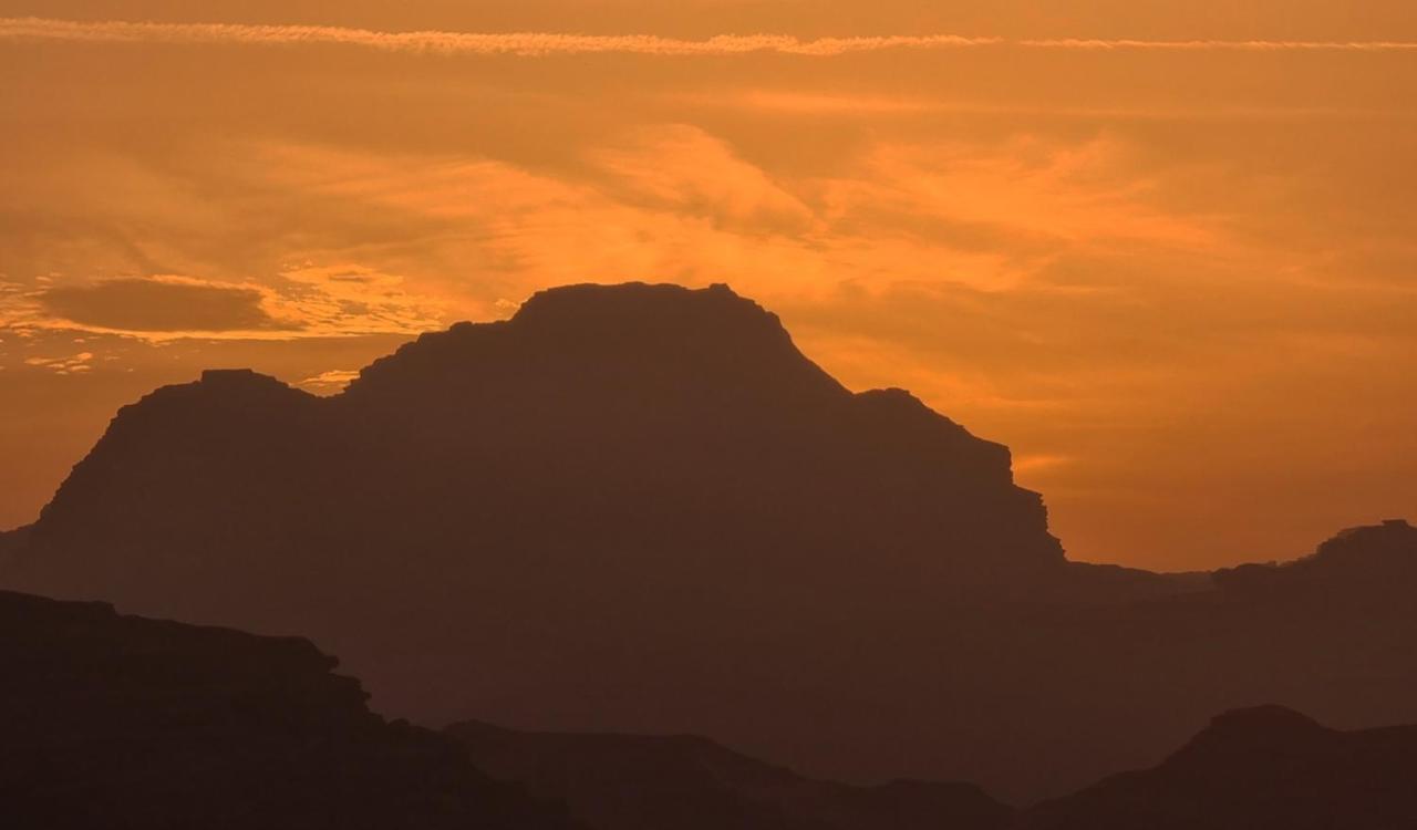 Wadi Rum Hugo Camp Exteriör bild