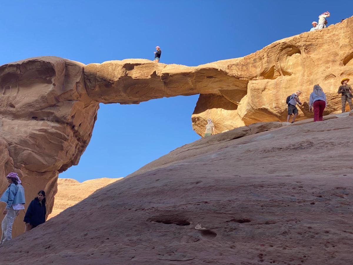 Wadi Rum Hugo Camp Exteriör bild