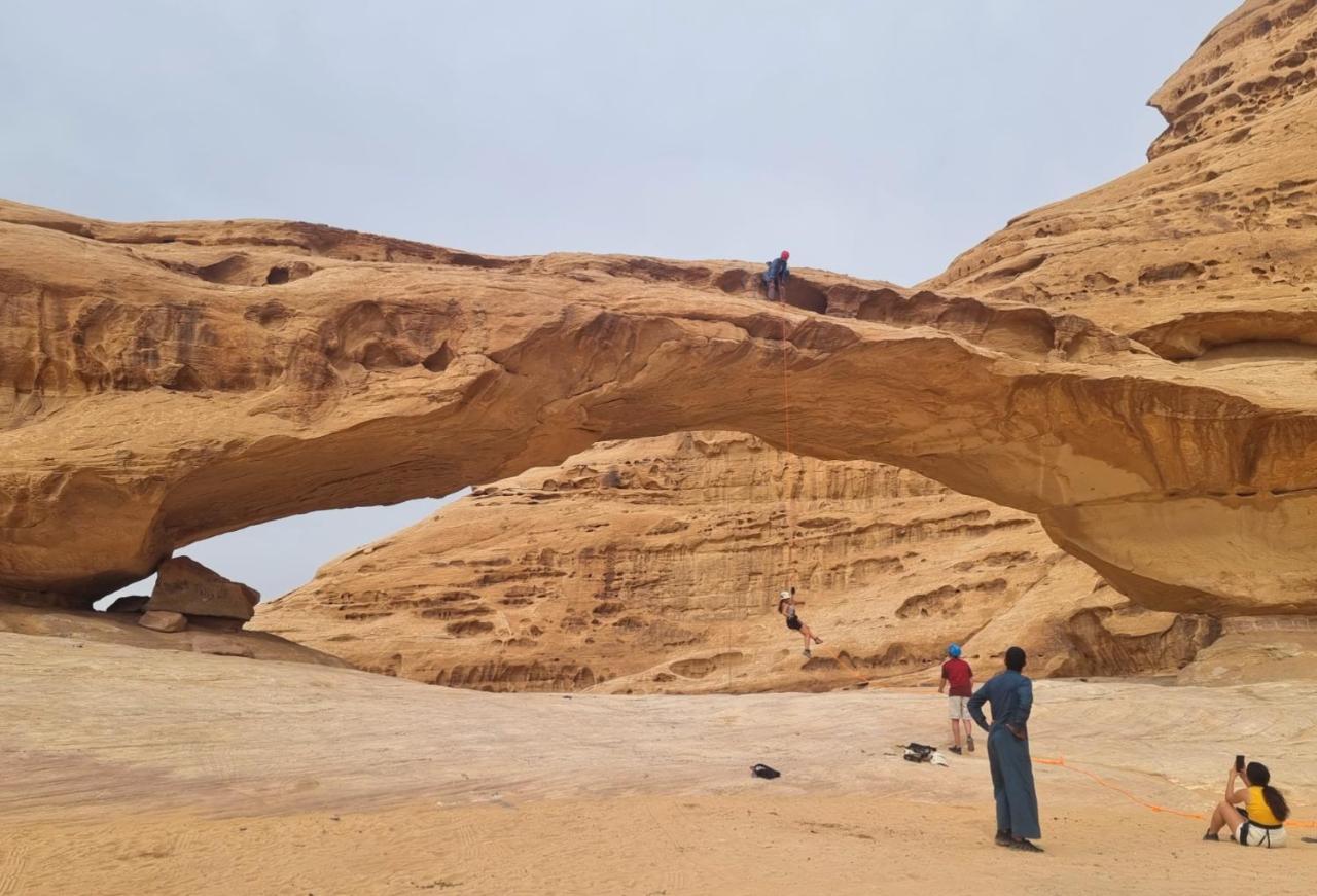 Wadi Rum Hugo Camp Exteriör bild